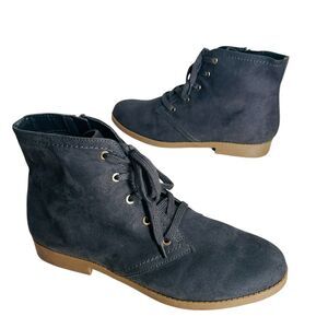 Indigo Rd 6.5 Gray Faux Leather Chukka Ankle Boots Side Zip Flat Heel Nice!